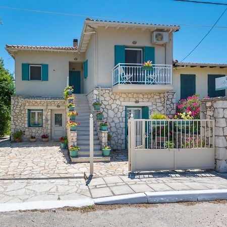 Avelia Blue Apartamento Asprogerakata Exterior foto