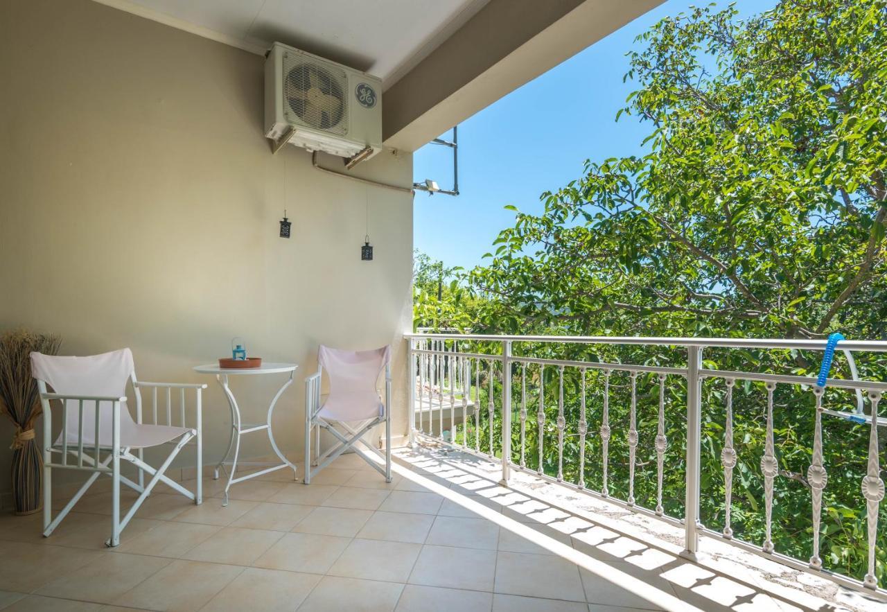 Avelia Blue Apartamento Asprogerakata Exterior foto